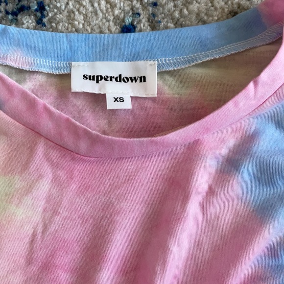 superdown Mariane Twist Front Tee in Blue Multi XS - Picture 6 of 8